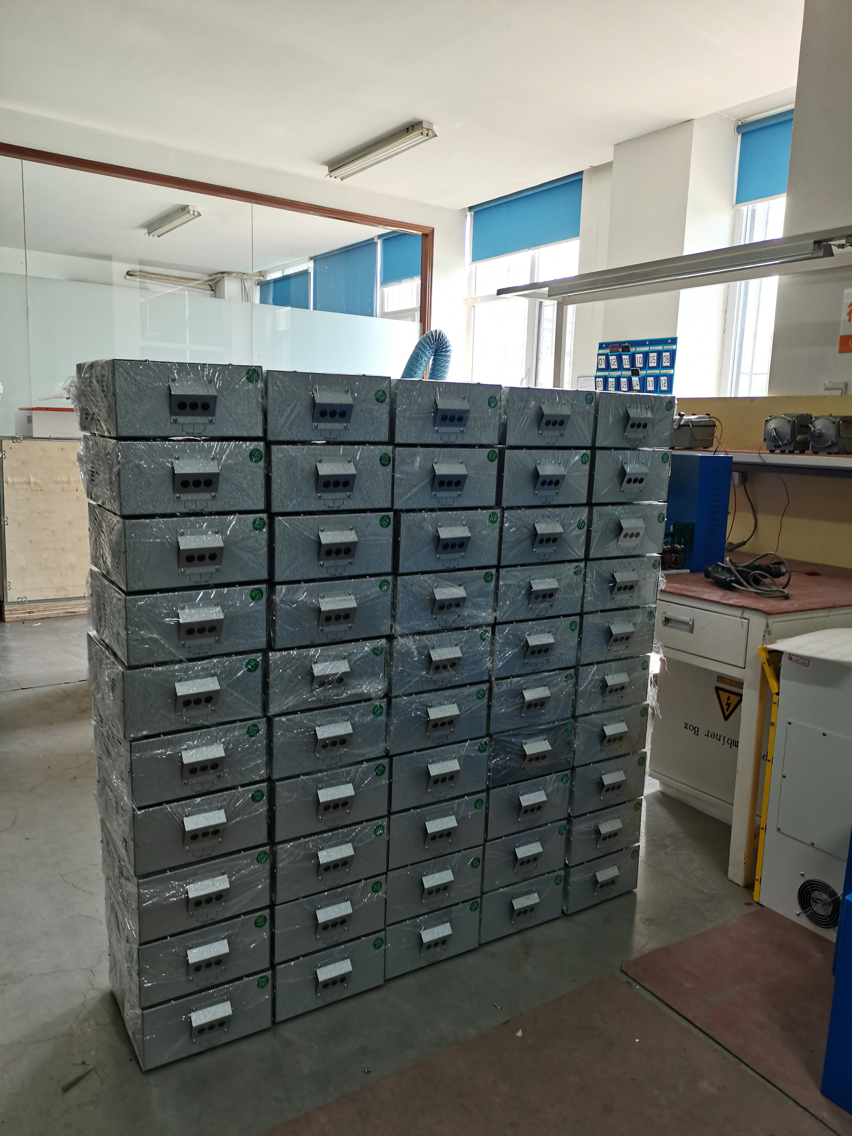 High-Efficiency 10kW Hybrid Solar & Wind Turbine Controller, PWM & MPPT Types Deming