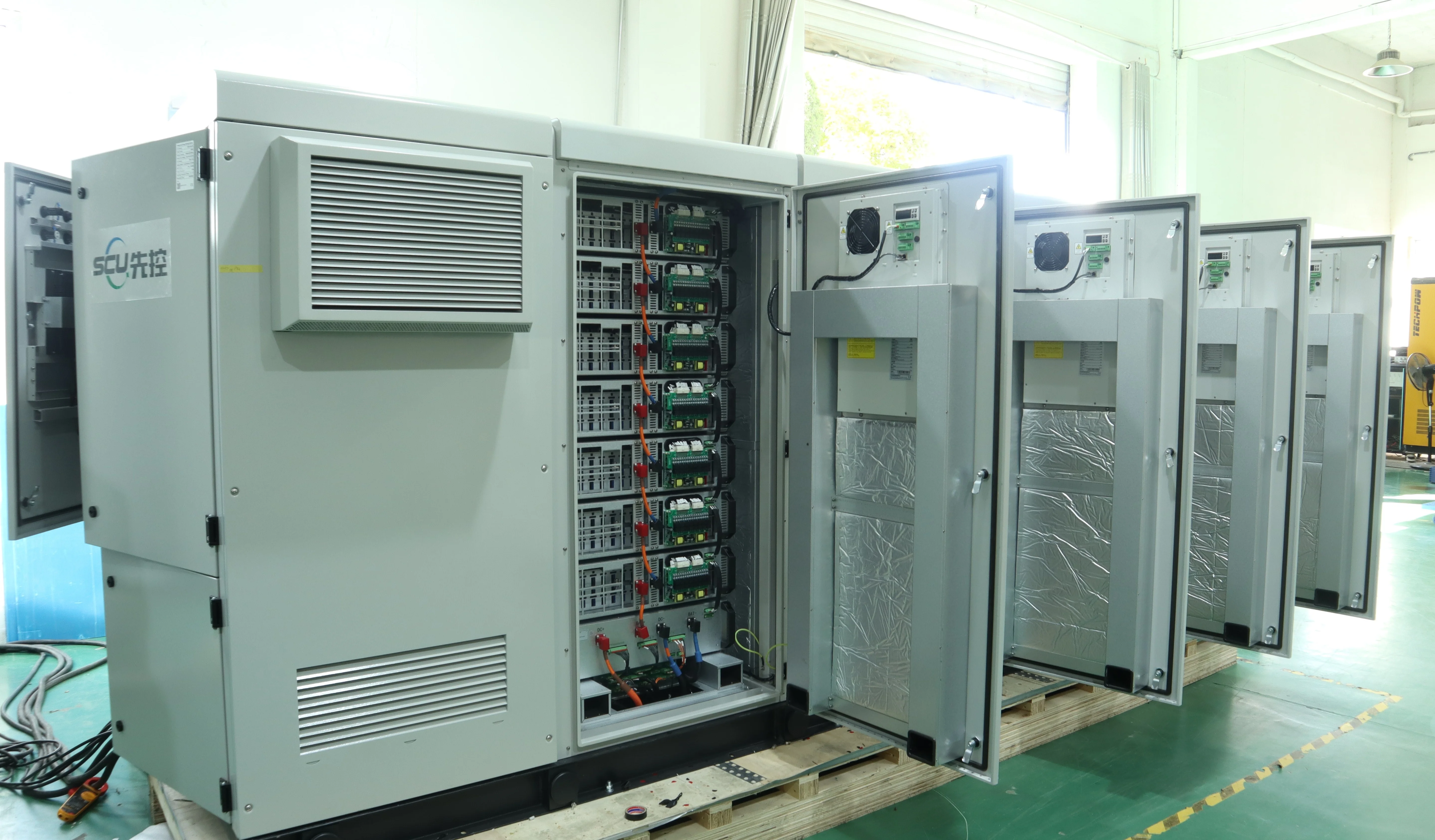 300kWh/200kW Integrated Battery Energy Storage System with LiFePO4 Battery (SCU PCS)