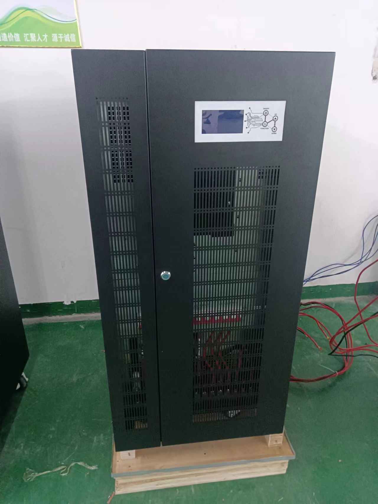 30 kW Three-Phase Inverter and 60 kWh LiFePO4 Battery High-Efficiency Solar Energy Storage System for Commercial Off-Grid Applications