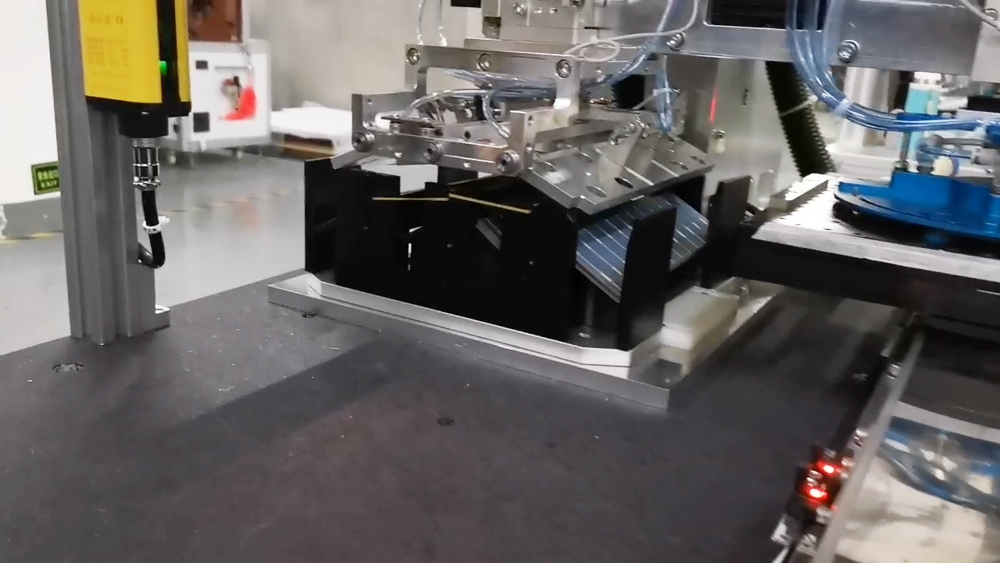 Solar Cell Cutting Machine 30W 1064nm Laser Auto Divide for Monocrystalline Polycrystalline Silicon Ooitech