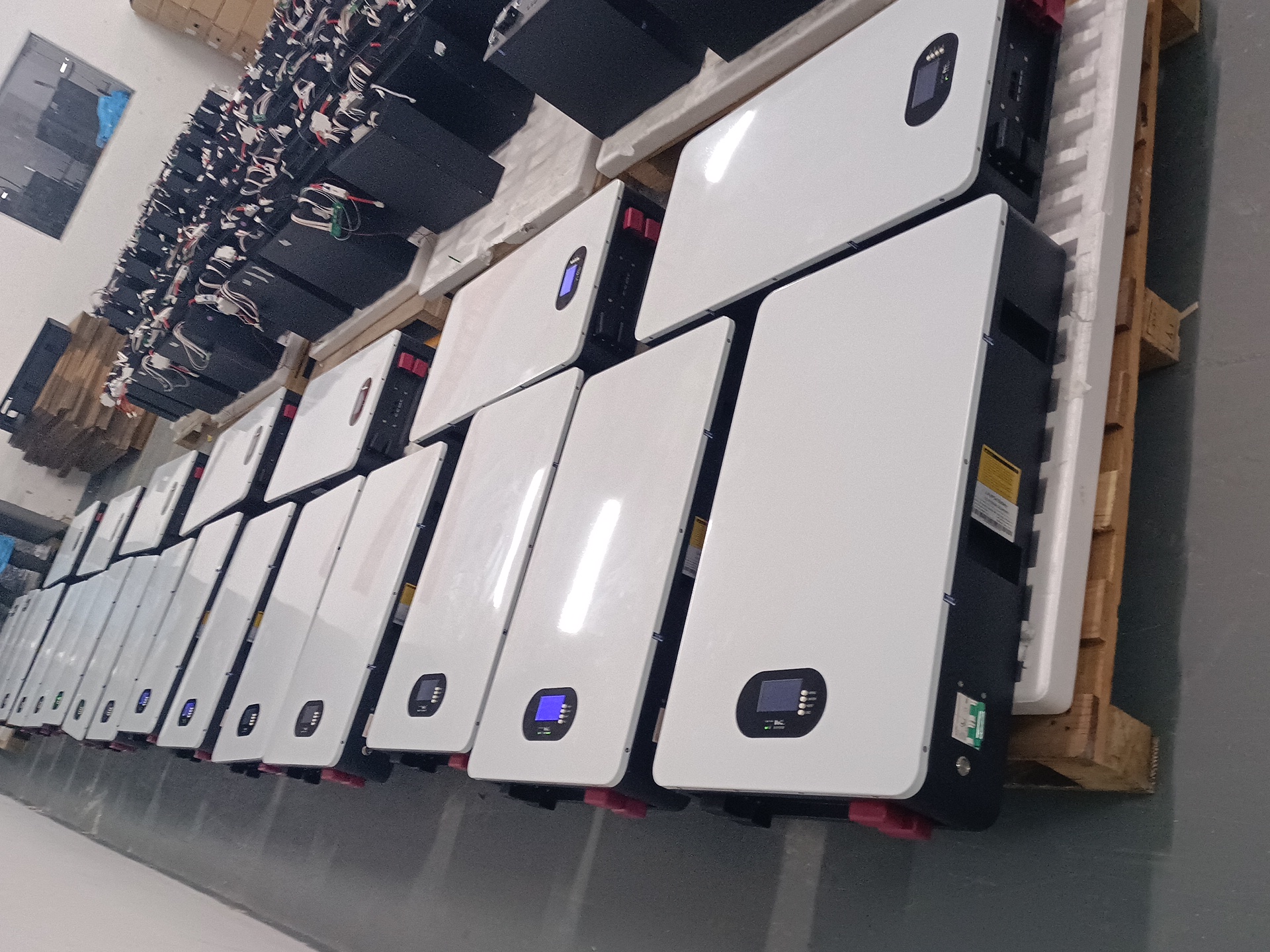 Lovsun Powerwall 51.2v 5kwh 10kwh 15kwh 100ah 200ah Wall Mounted Solar Lithium Battery For Solar Storage System supplier
